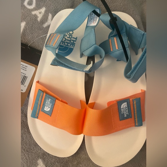 Ladies North Face sandals. Very comfortable! Never worn. - Picture 4 of 5